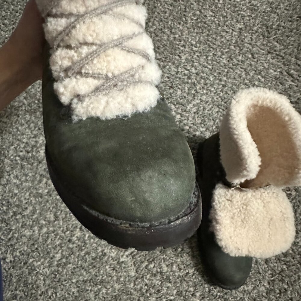 Used Good Condition Weather proof Uggs  FRASER style
